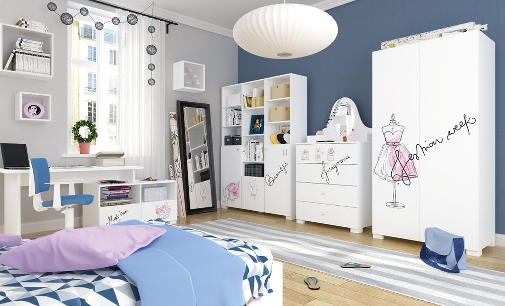 Weiße Kinderzimmermöbel der Marke Strona in einem hellen Raum